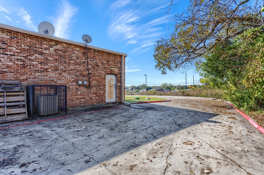 More Photos Of 595-605 E US Highway 80 E, Sunnyvale Research And Development For Lease