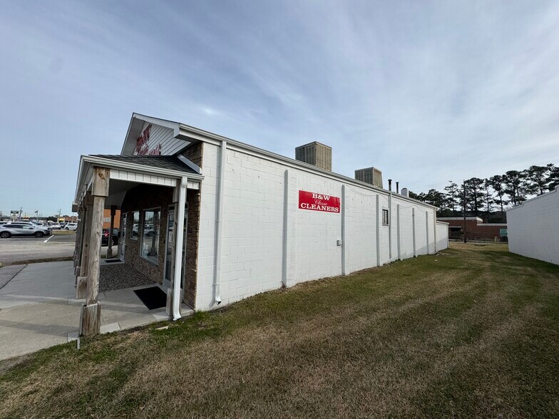 More Photos Of 1412 Live Oak St, Beaufort General Retail For Sale