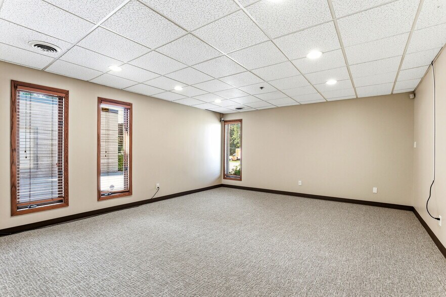 More Photos Of 7479-7491 Cahill Rd, Edina Showroom For Sale