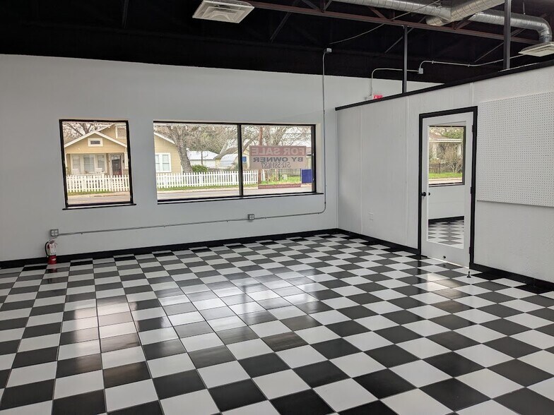 More Photos Of 717 Walnut St, Columbus Storefront Retail Office For Sale