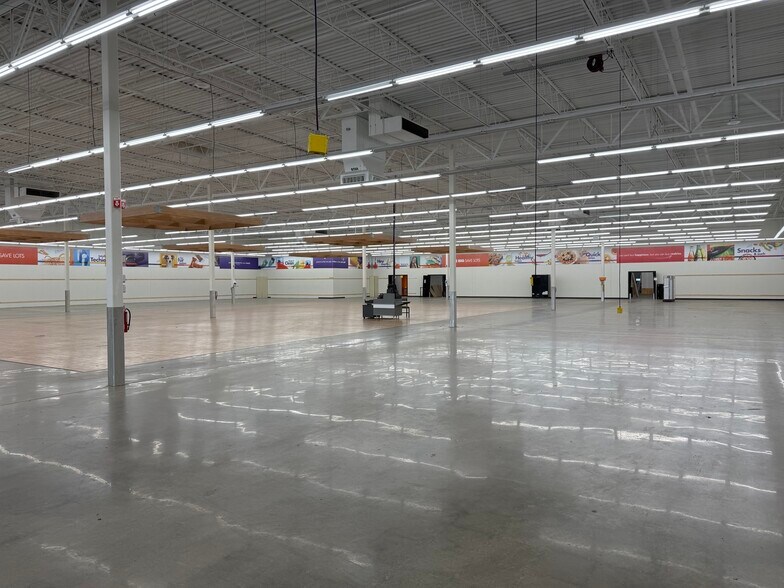 More Photos Of 99 Matthew Dr, Uniontown Freestanding For Lease