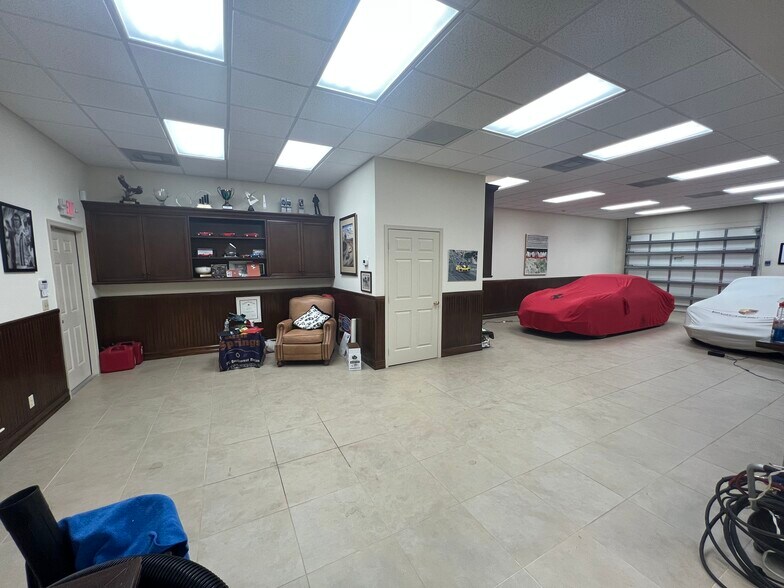 More Photos Of 212 N U.S. Hwy 1, Tequesta Warehouse For Sale