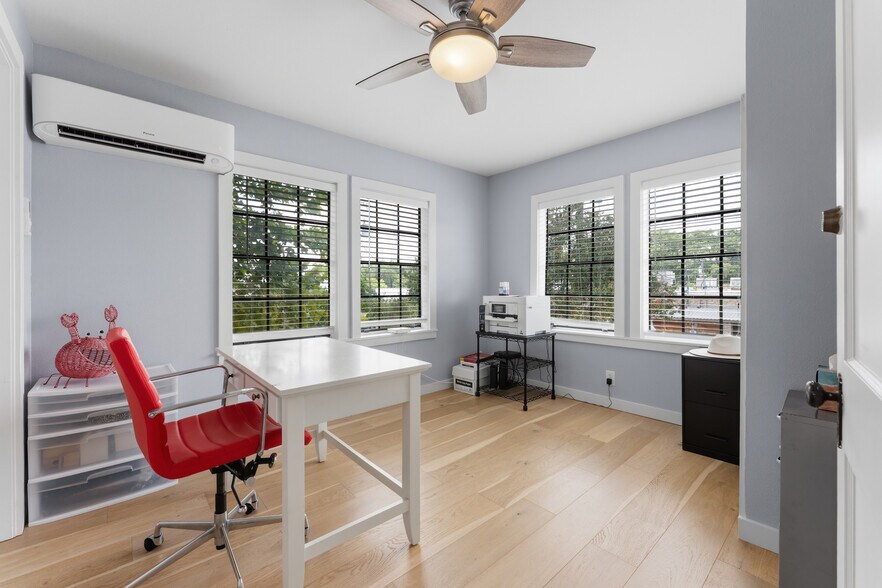 More Photos Of 310 Wimberley Sq, Wimberley Freestanding For Sale