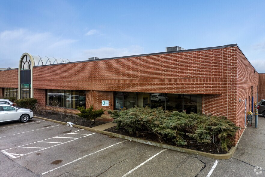 More Photos Of 25 Valleywood Dr, Markham Light Manufacturing For Lease