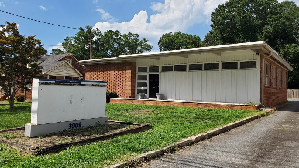 Primary Photo Of 3909 Monroe Rd, Charlotte Office For Lease