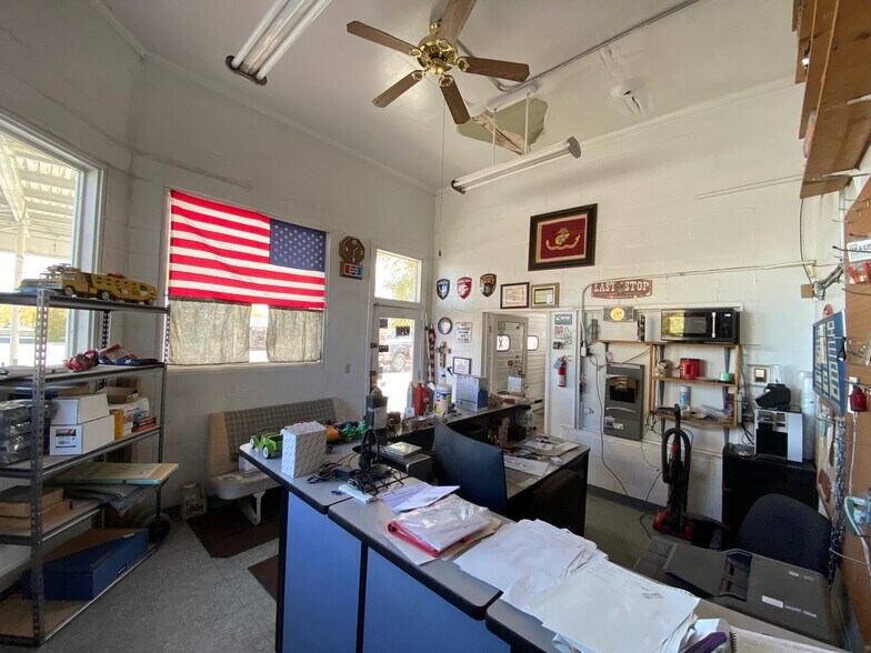 More Photos Of 320 N Federal Blvd, Riverton Auto Repair For Sale