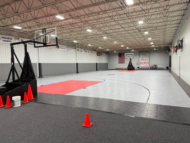 More Photos Of 4726 6 Mile Rd, Racine Sports And Entertainment For Sale