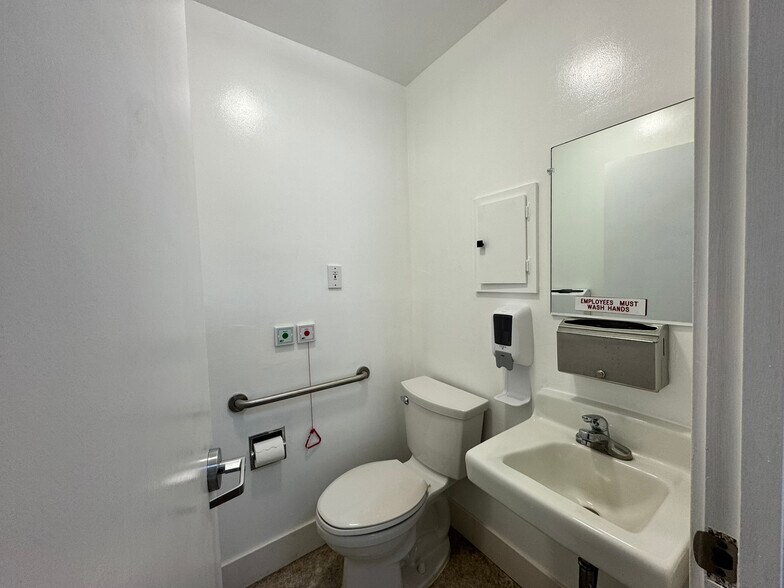 More Photos Of 13350 Big Basin Way, Boulder Creek Medical For Lease