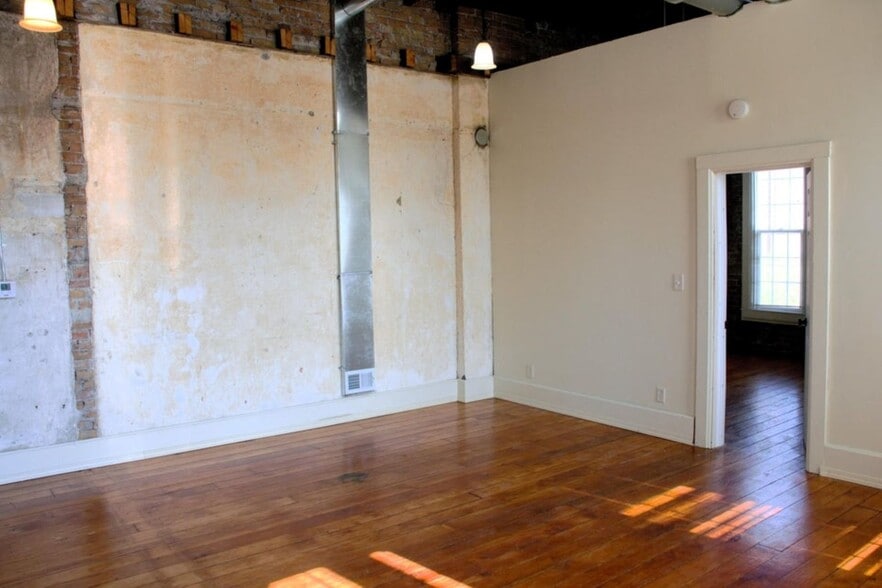 More Photos Of 1028 State St, Racine Storefront Retail Residential For Sale