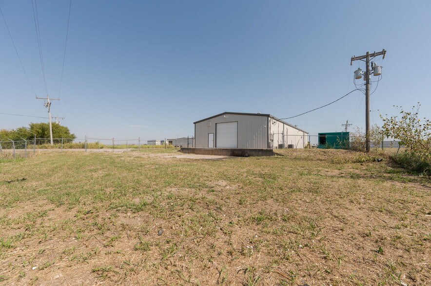 More Photos Of 3600 Valley Park Dr, El Reno Light Distribution For Lease