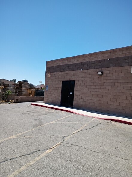 More Photos Of 4125 Arctic Spring Ave, Las Vegas Warehouse For Lease