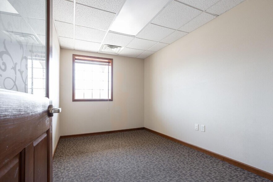 More Photos Of 2000 Burdick Expy E, Minot Office For Sale