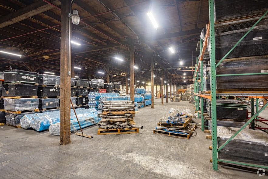More Photos Of 756 S West St, Petersburg Warehouse For Lease