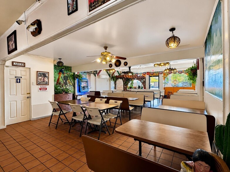 More Photos Of 10623 S Prairie Ave, Inglewood Storefront Retail Residential For Lease