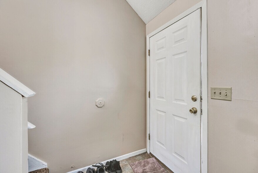 More Photos Of 207 W Funderburg Rd, Fairborn Apartments For Sale
