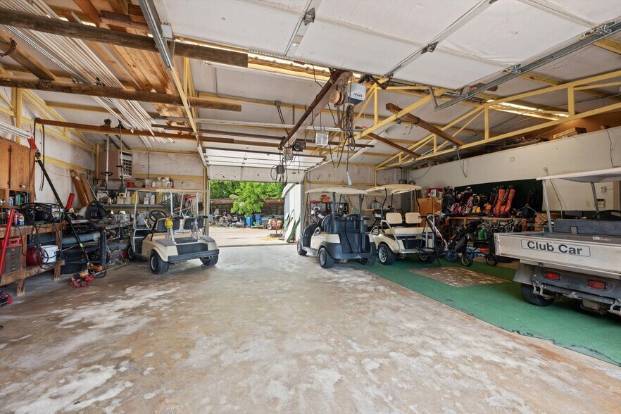 More Photos Of 355 E Pebble Creek Ter, Mustang Sports And Entertainment For Sale