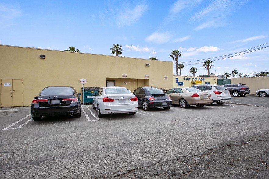 More Photos Of 2627-2631 Wilshire Blvd, Santa Monica Freestanding For Lease