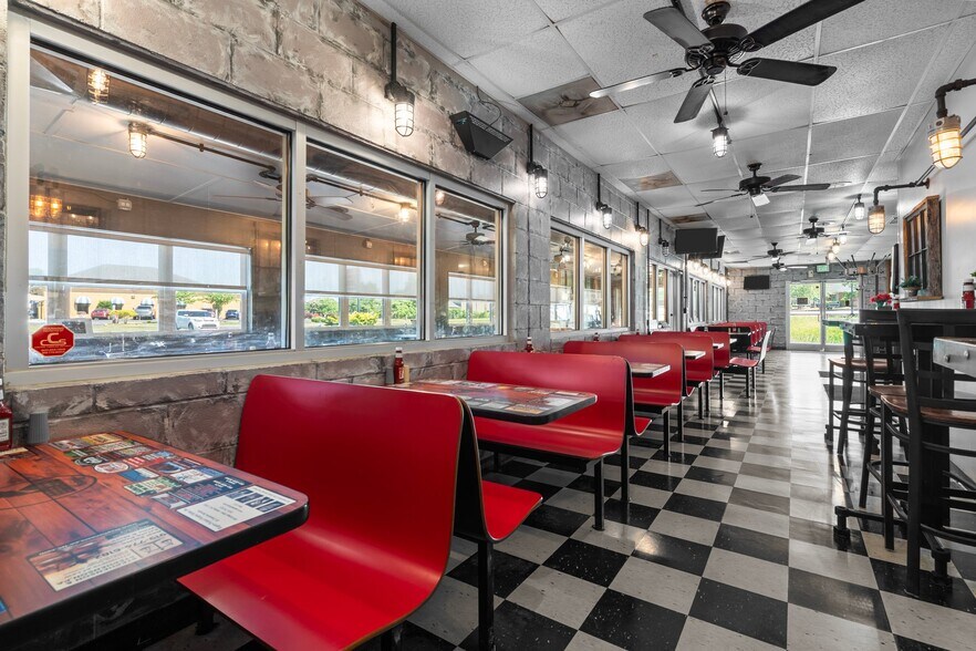 More Photos Of 120 Bank St, Sanford Restaurant For Sale