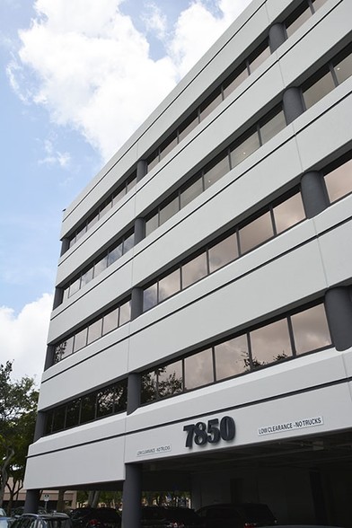 More Photos Of 7850 NW 146th St, Miami Lakes Office For Lease