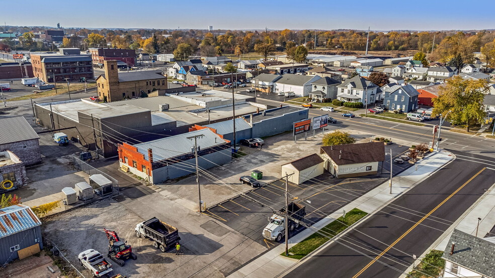 More Photos Of 423 N Main St, Findlay Storefront For Sale