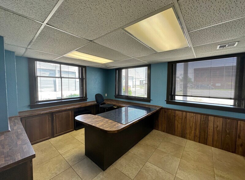 More Photos Of 1236 NW 4th St, Oklahoma City Warehouse For Lease