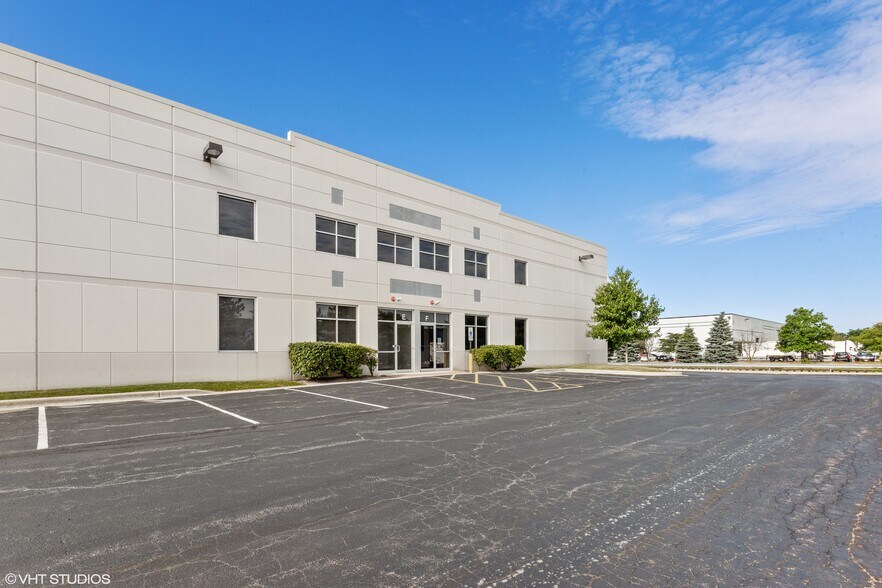 More Photos Of 475 Quadrangle Dr, Bolingbrook Warehouse For Lease
