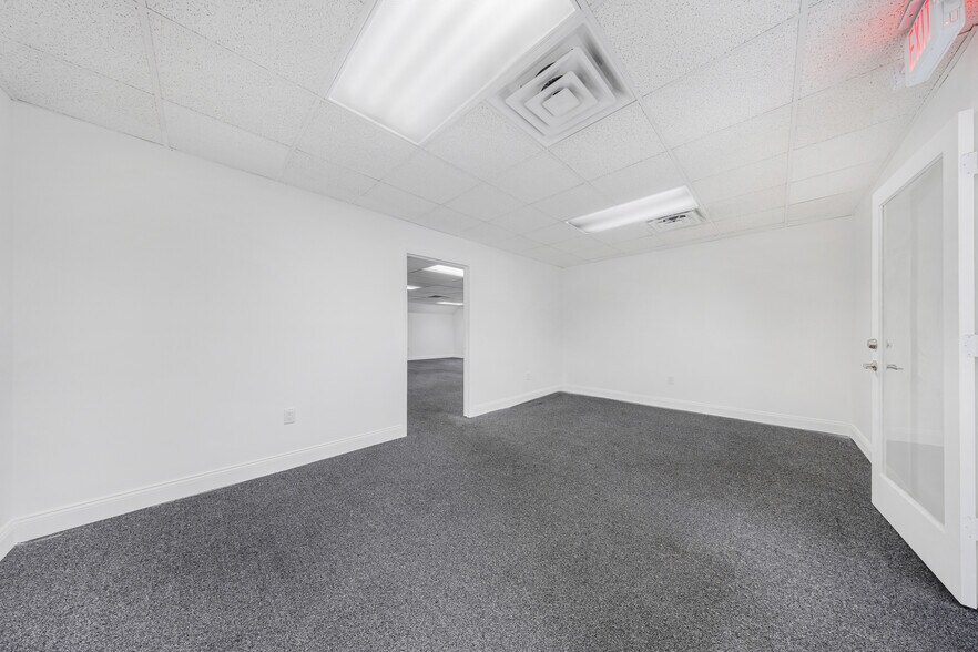 More Photos Of 7452-7466 SW 48th St, Miami Warehouse For Sale