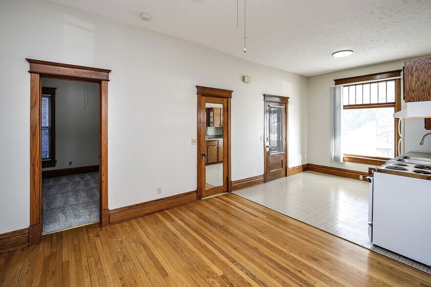 More Photos Of 1618 S 32nd Ave, Omaha Apartments For Sale