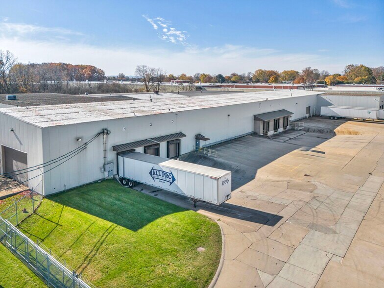 More Photos Of 5900 Pennsylvania Ave, Maple Heights Distribution For Lease