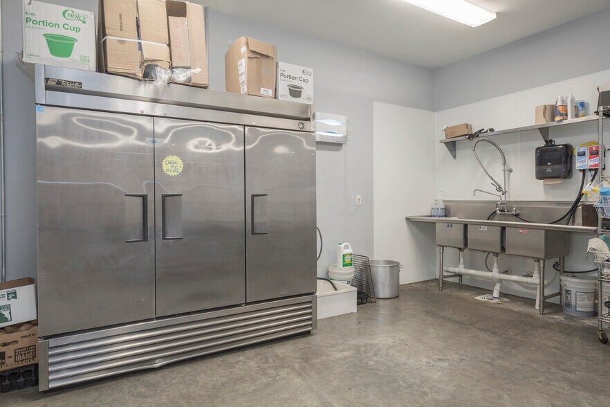 More Photos Of 147 US-80 Hwy, Calhoun General Retail For Sale