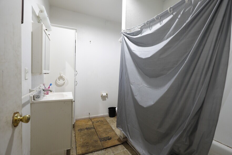 More Photos Of 2747 Eaton ave, Lakeland Specialty For Sale