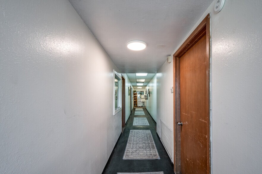 More Photos Of 318 N Washington Ave, Livingston General Retail For Sale