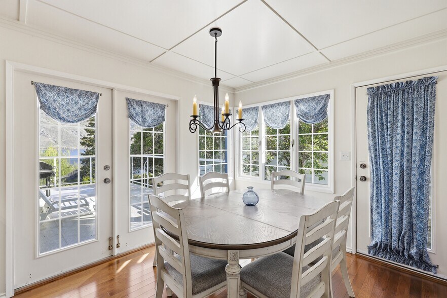 More Photos Of 7001 Savona Access Rd, Thompson-Nicola Hotel For Sale