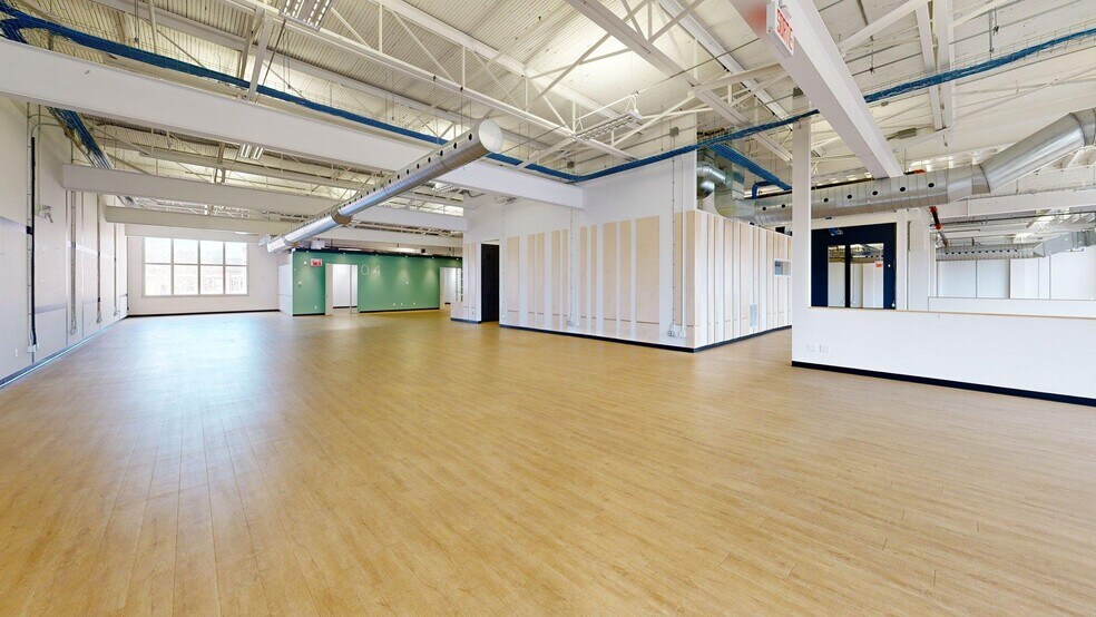 More Photos Of 4760 Rue Acorn, Montréal Research And Development For Lease