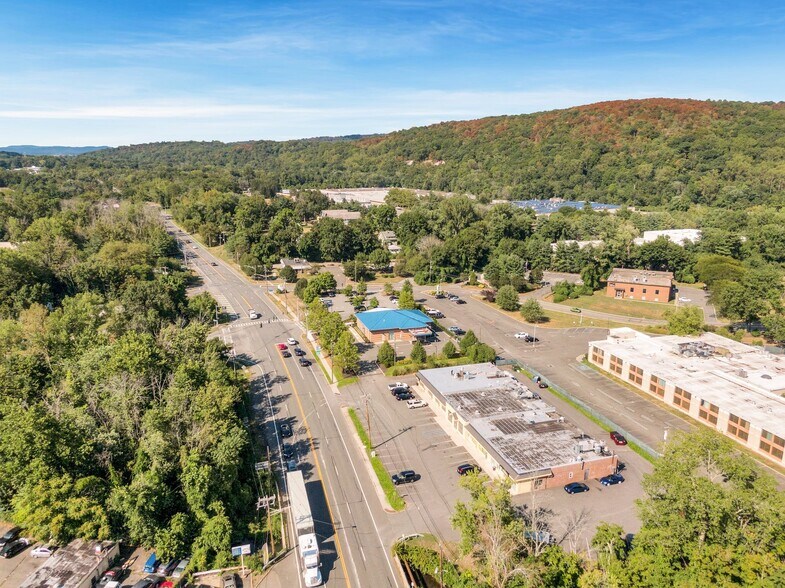 More Photos Of 319-321 Rt 9W, Orangeburg Freestanding For Lease