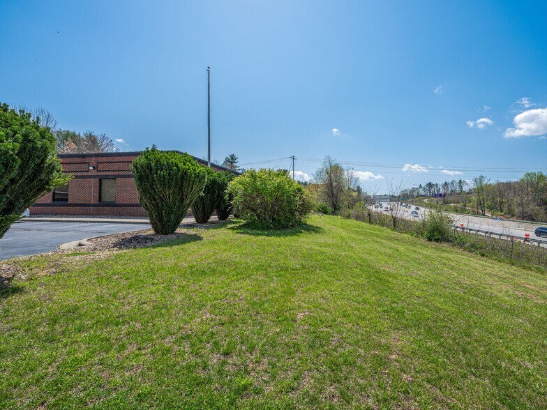 More Photos Of 786 Dogwood Rd, Asheville Office Residential For Sale