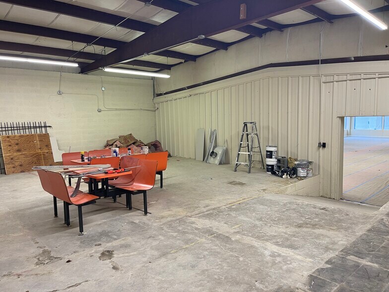 More Photos Of 1714 Manchester Expy, Columbus General Retail For Lease