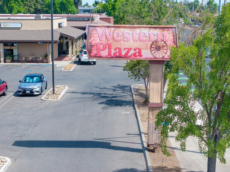 More Photos Of Floyd @ Floyd & Coffee, Modesto Unknown For Lease