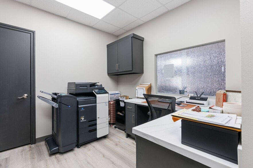 More Photos Of 255 Ed English Dr, Shenandoah Medical For Sale