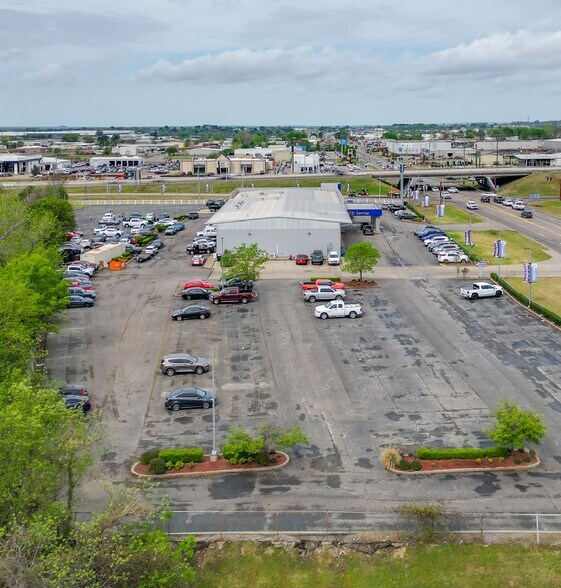 More Photos Of 3600 S Zero St, Fort Smith Flex For Sale