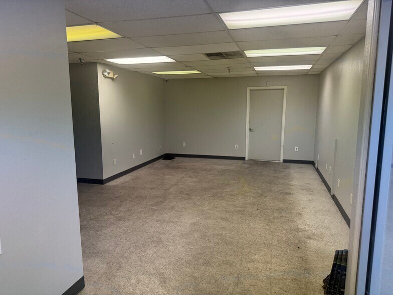 More Photos Of 10709 Tube Dr, Fort Worth Distribution For Lease