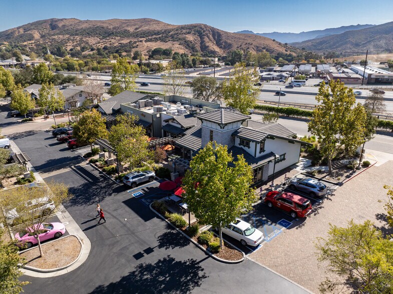 More Photos Of 29105-29125 Canwood St, Agoura Hills Restaurant For Lease