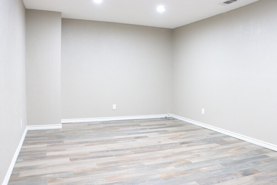 More Photos Of 2403 Avenue O, Eunice Industrial For Sale