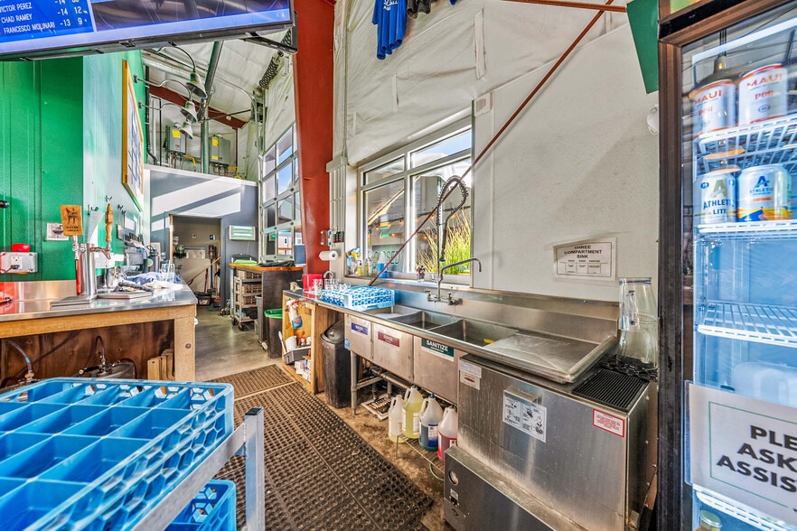 More Photos Of 1863 NW Washington Blvd, Grants Pass General Retail For Sale