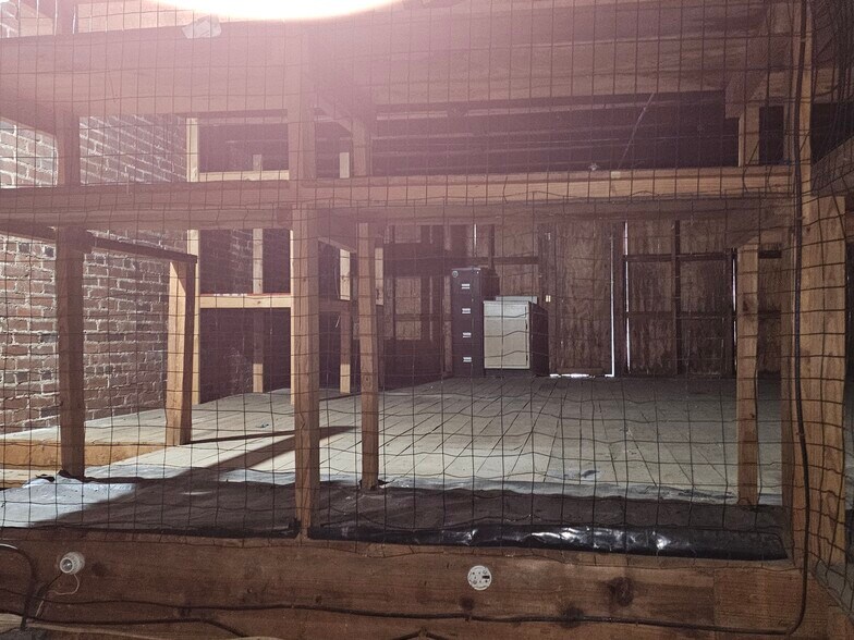 More Photos Of 27 S Commerce St, Liberty Storefront For Sale