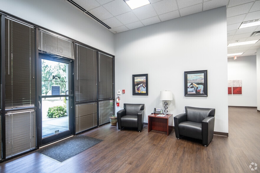 More Photos Of 2701 W Plano Pky, Plano Flex For Lease