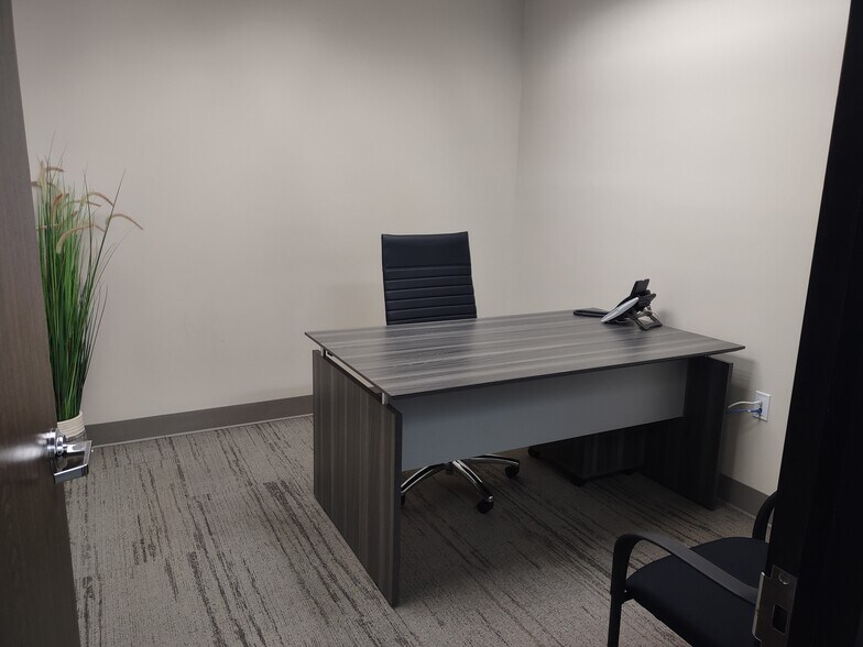 More Photos Of 11757 Katy Fwy, Houston Coworking Space
