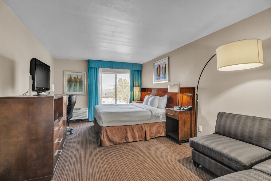 More Photos Of 3100 W Wall St, Midland Hotel For Sale