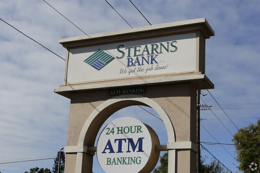 More Photos Of 201 Center Rd, Venice Office For Sale