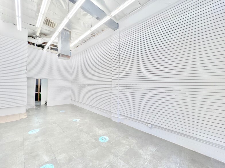 More Photos Of 301-329 E 12th St, Los Angeles Storefront For Lease